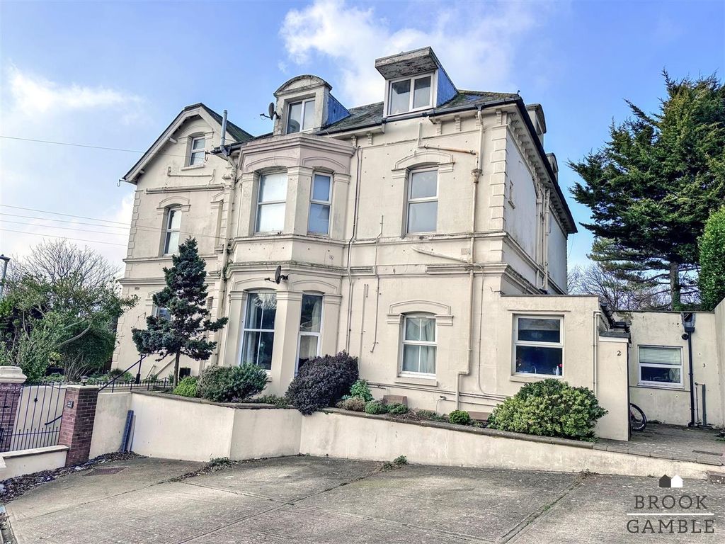 Property photo 1 of 10 01323 438506