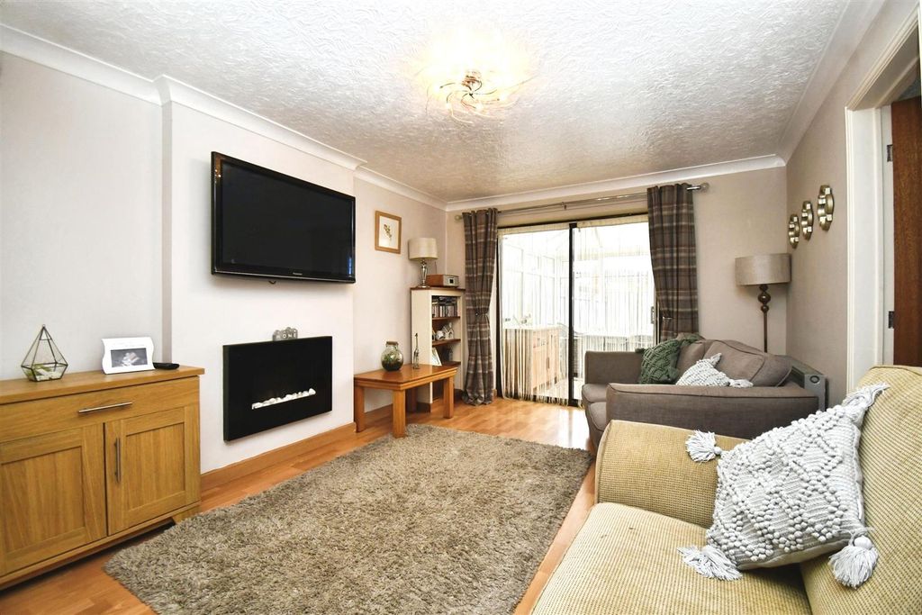 Property photo 2 of 21 Lounge