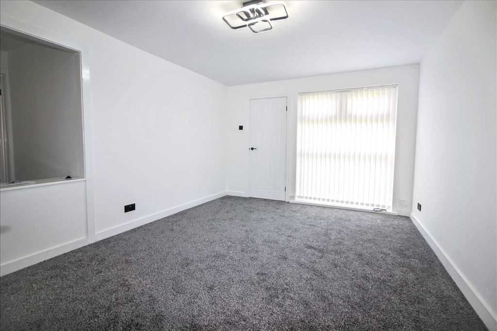 Property photo 3 of 9 Lounge