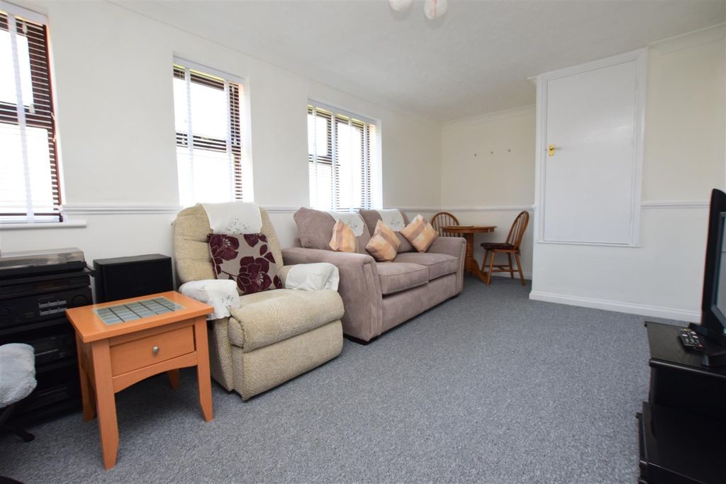 Property photo 2 of 7 Lounge