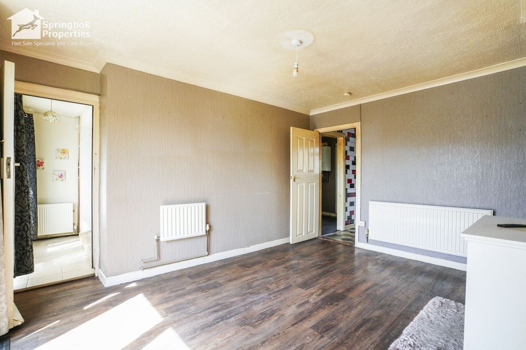Property photo 3 of 19 Image 2