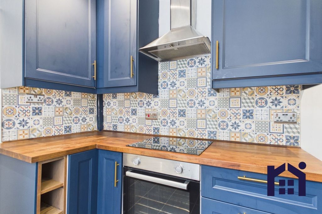 Property photo 3 of 28 Kitchen