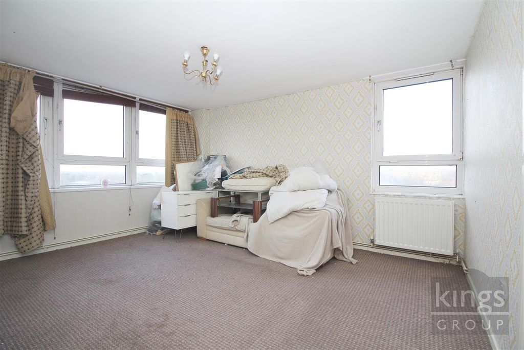 Property photo 2 of 8