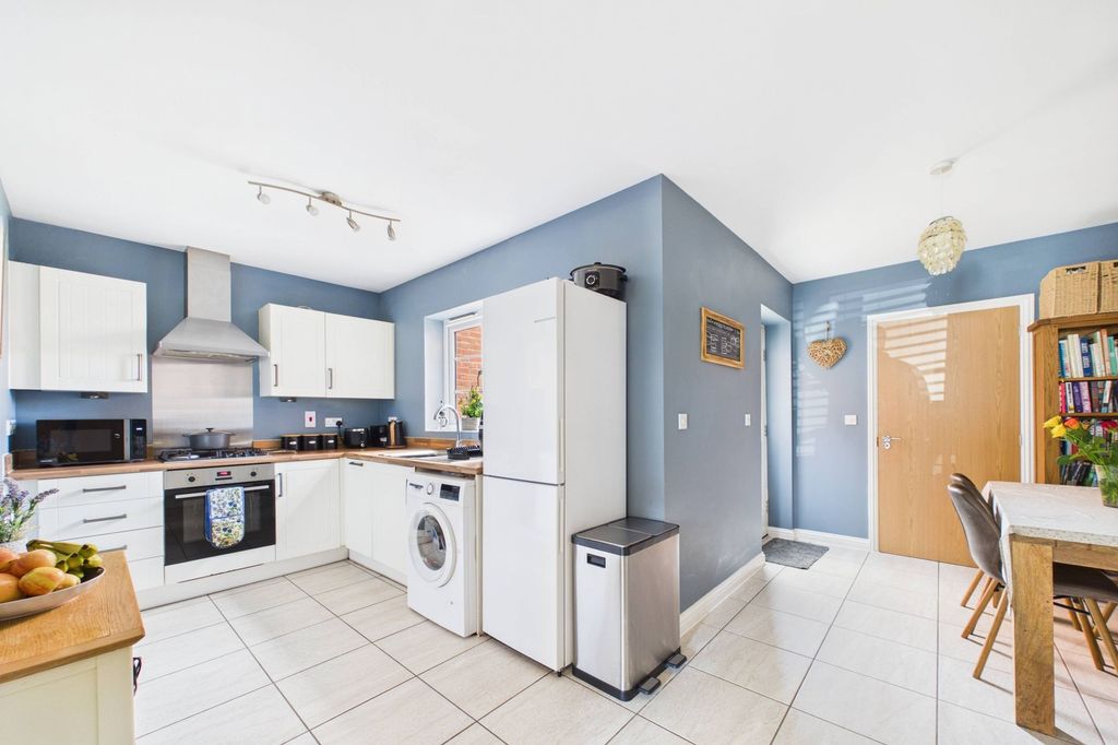 Property photo 3 of 27