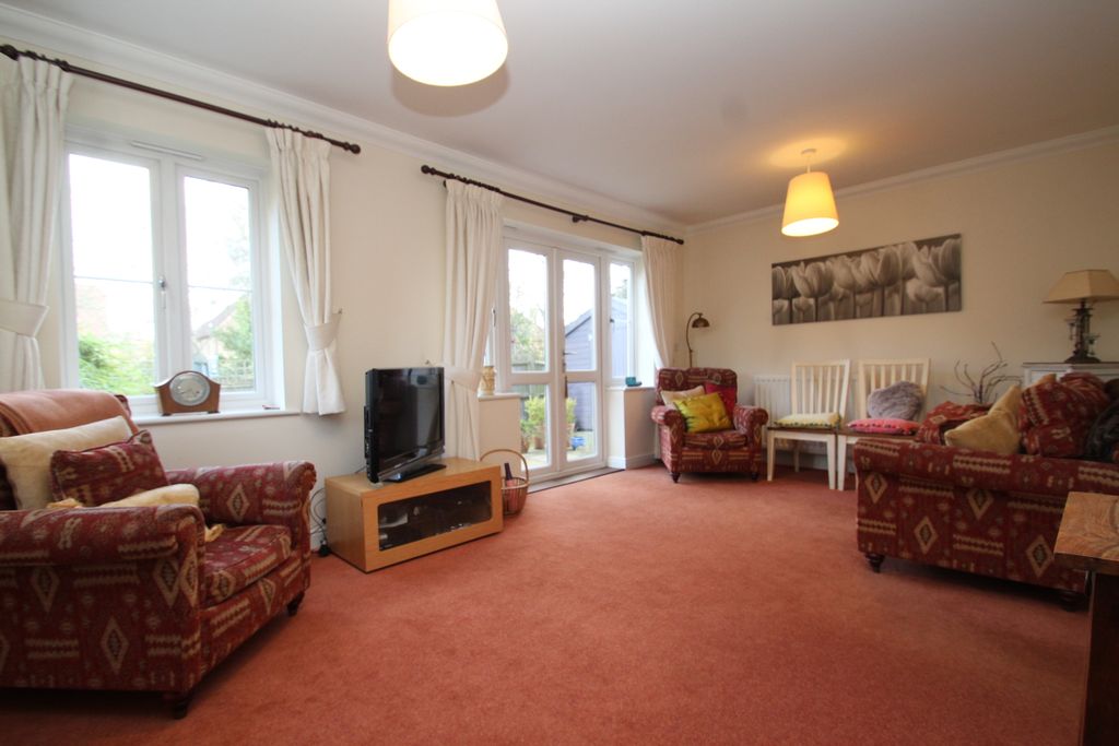 Property photo 3 of 10 Lounge