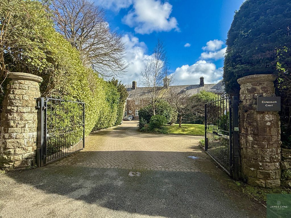 Property photo 3 of 27