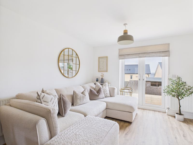 Property photo 3 of 12 Lounge