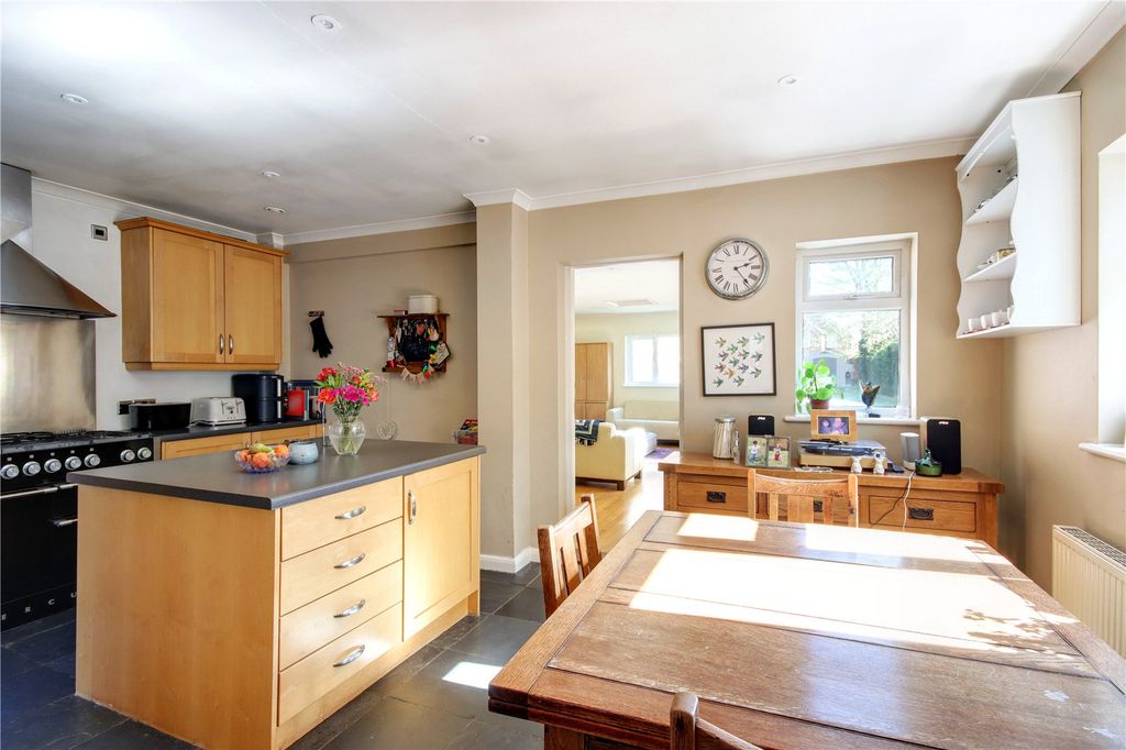 Property photo 3 of 7 Kitchen/Breakfast Rm