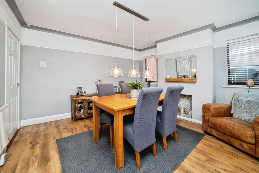 Property photo 2 of 16 Dining Room