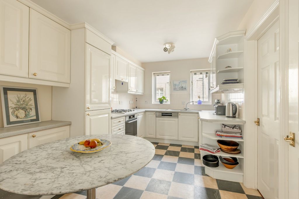 Property photo 2 of 17 Kitchen Dining
