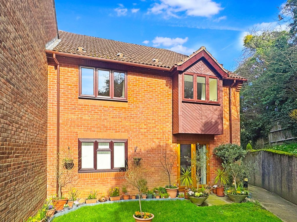 Property photo 2 of 11