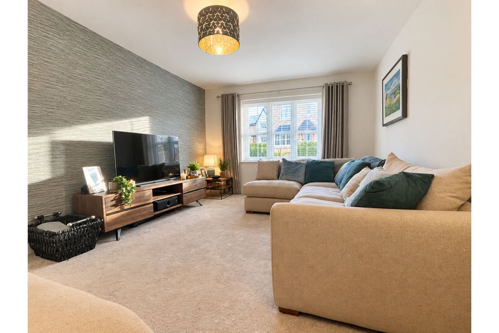 Property photo 2 of 31