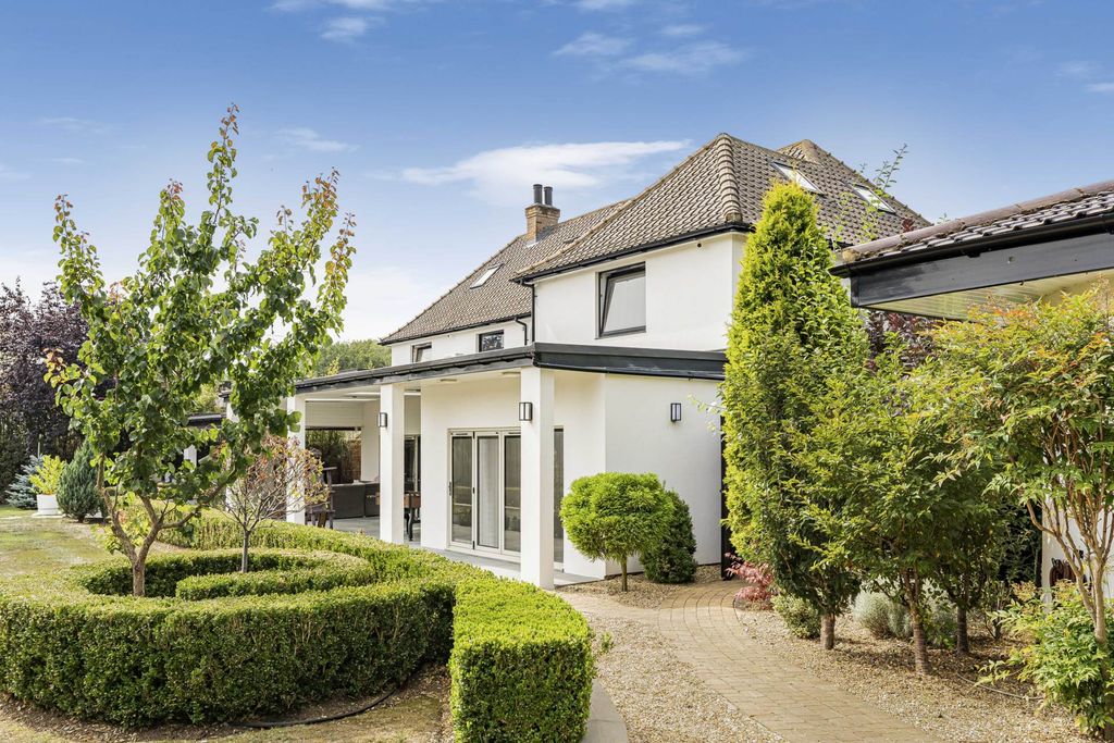 Property photo 2 of 54