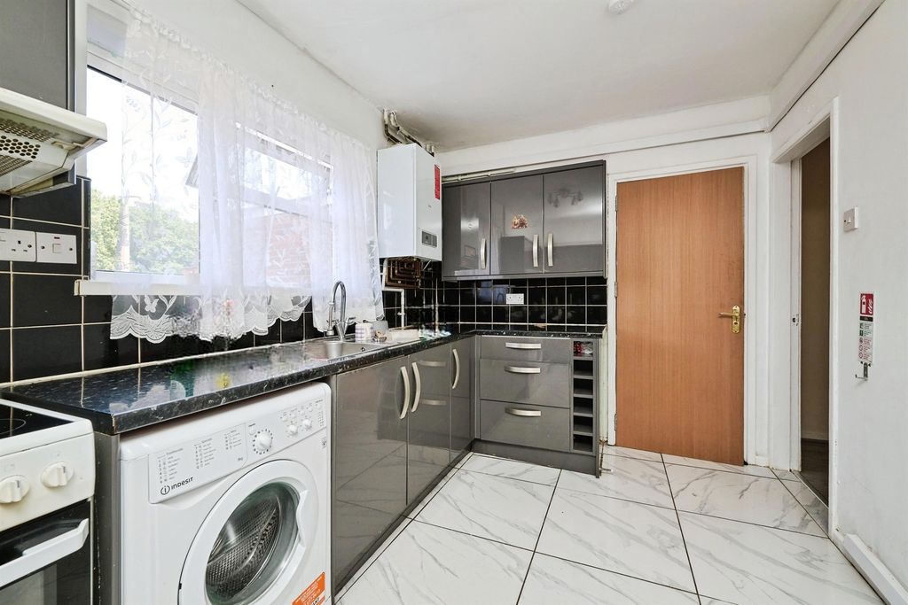 Property photo 3 of 12