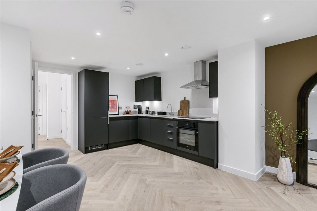 Property photo 2 of 24 Picture No. 11