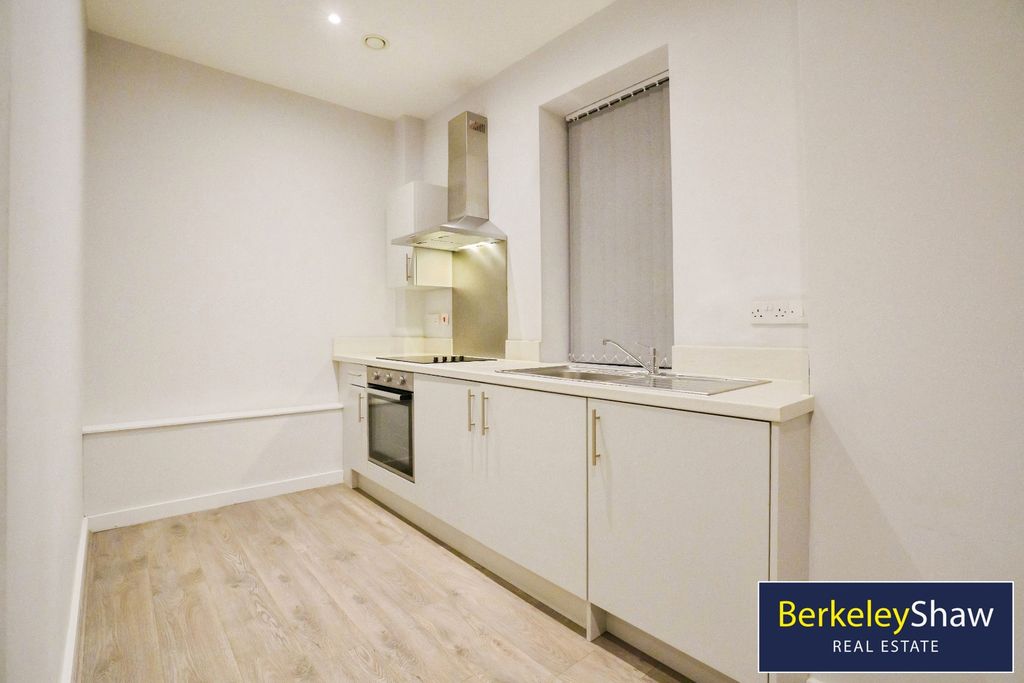 Property photo 3 of 13 Kitchen