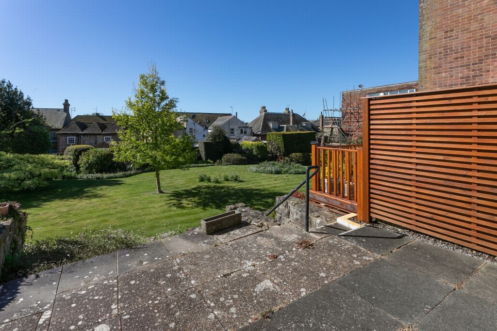 Property photo 2 of 18 Terrace