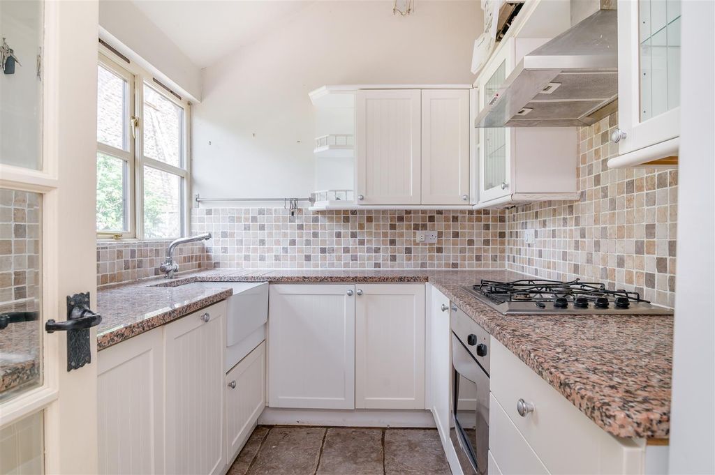 Property photo 3 of 23