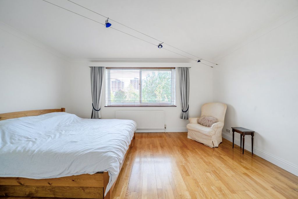 Property photo 2 of 14 Picture No. 05