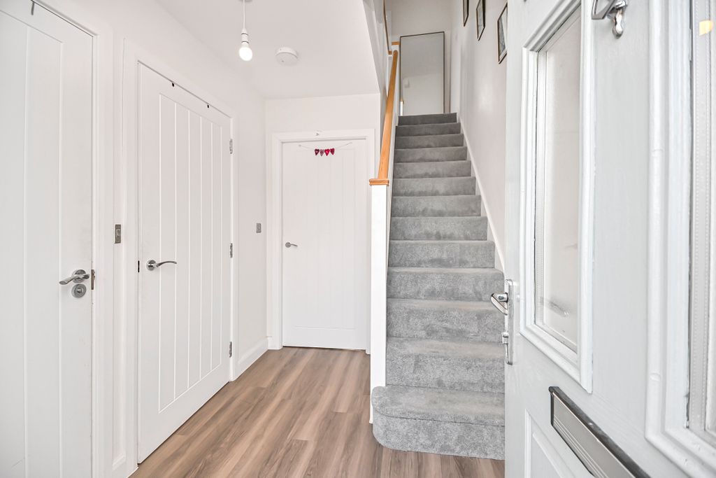 Property photo 3 of 32