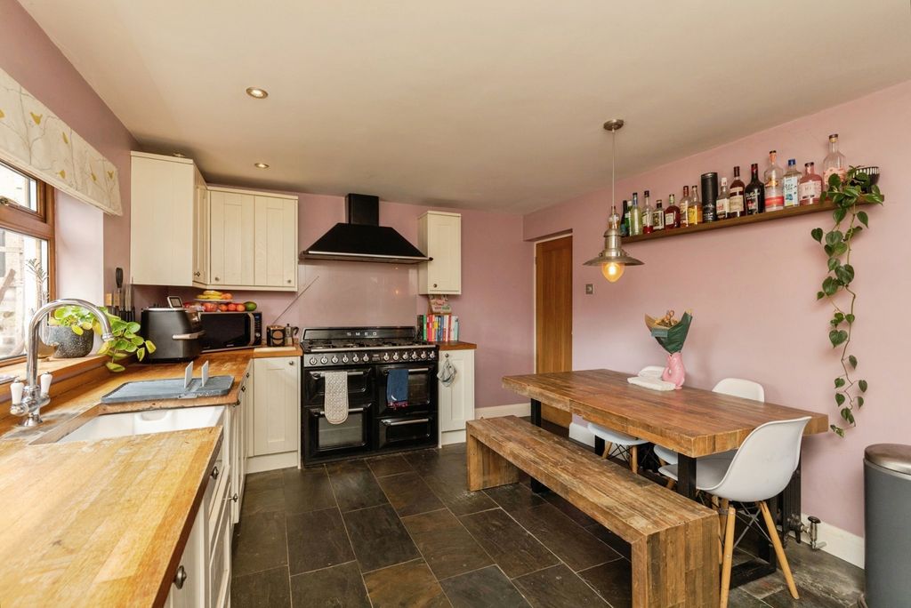 Property photo 3 of 11 Pbox-Img.Jpg