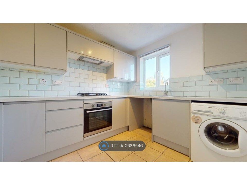 Property photo 2 of 11 Modern Kitchen