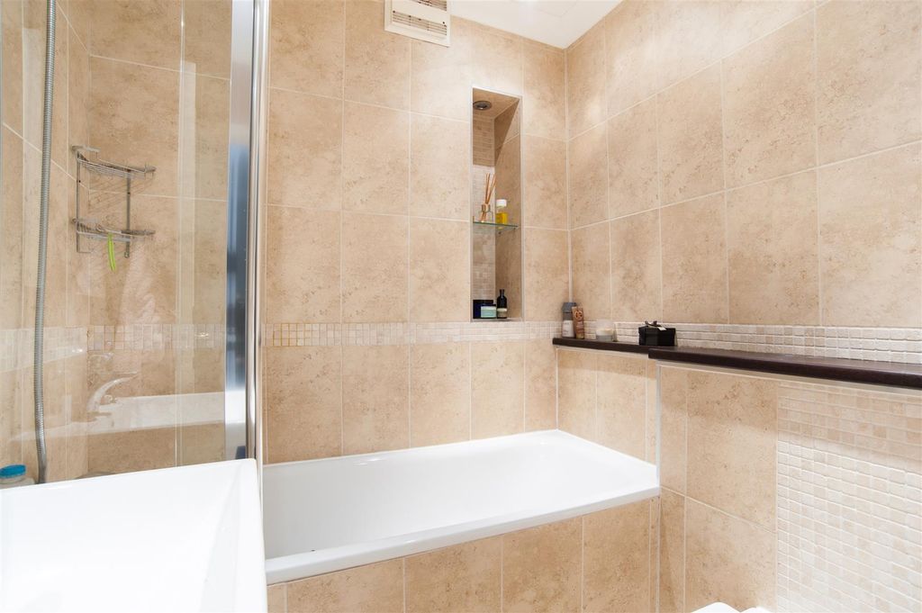 Property photo 3 of 4