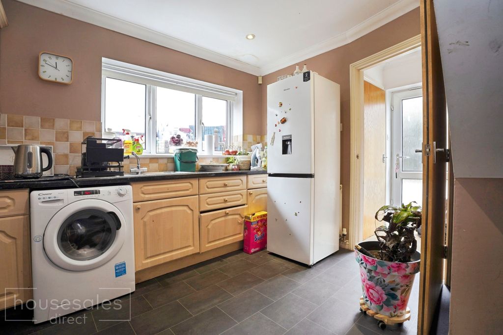 Property photo 3 of 13