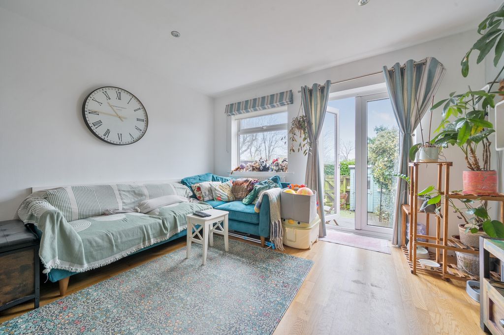 Property photo 2 of 20