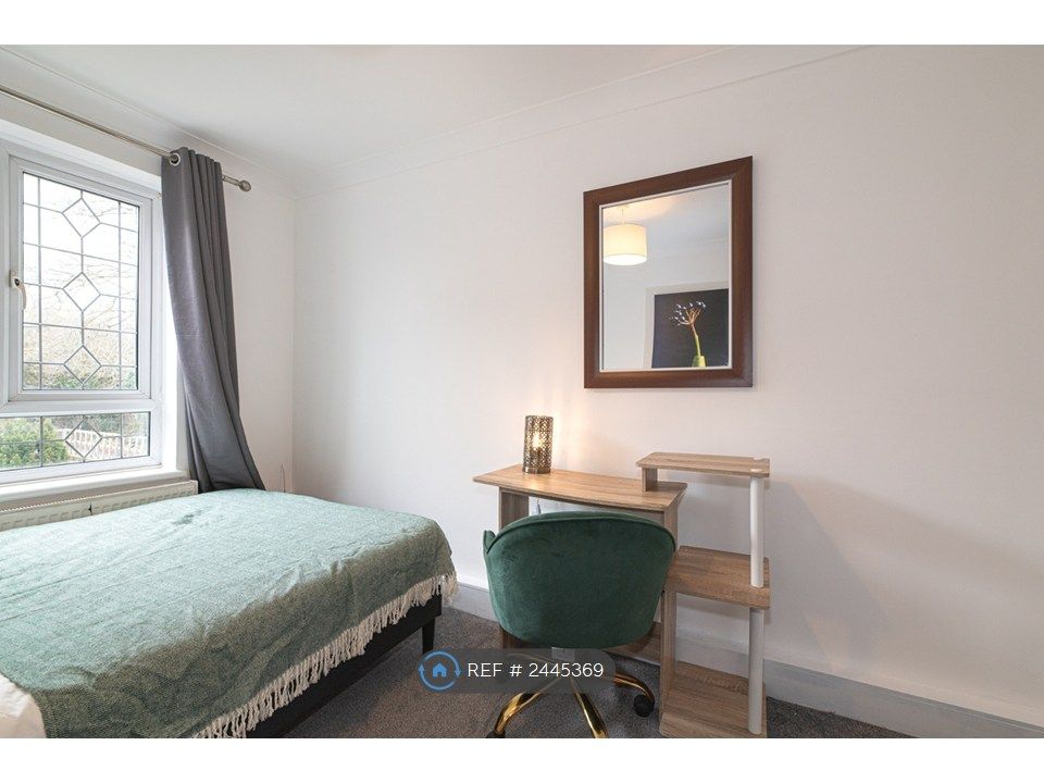 Property photo 3 of 24 Bedroom 4 - Double View Of Wall