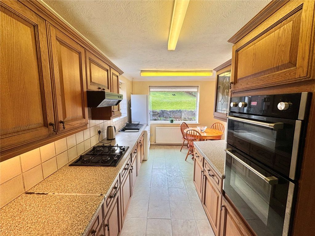 Property photo 2 of 16 Picture No. 13