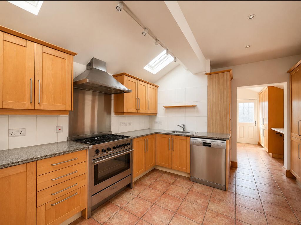 Property photo 3 of 14 Kitchen