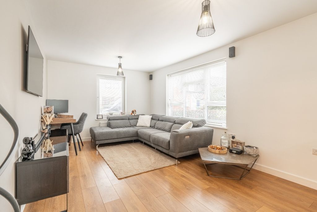 Property photo 3 of 17 4875763