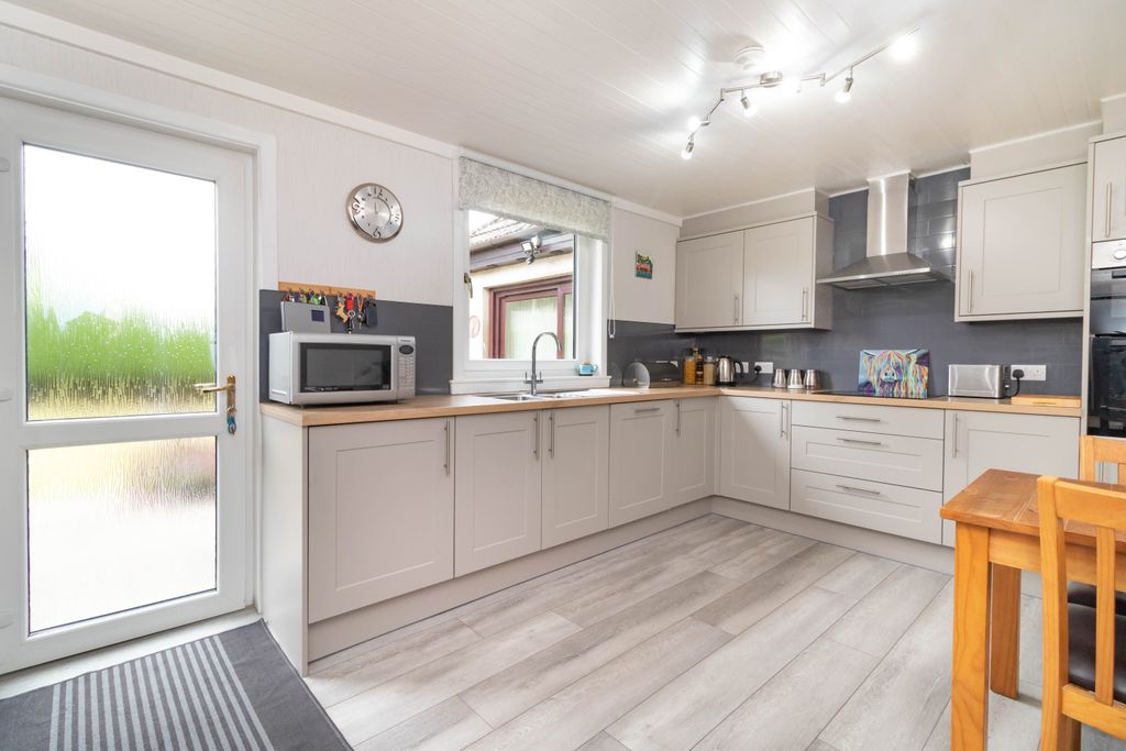 Property photo 3 of 39 Dining Kitchen