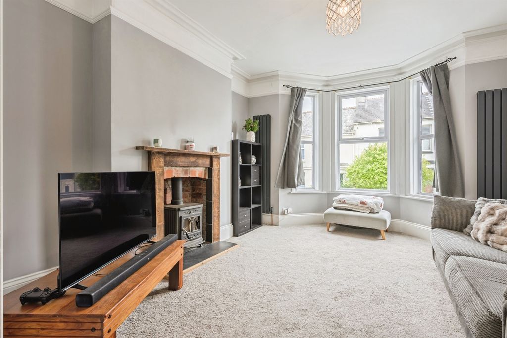 Property photo 2 of 16