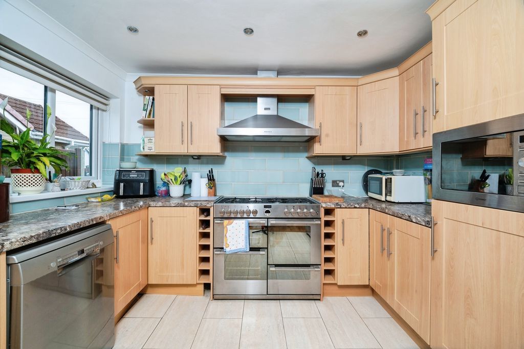 Property photo 3 of 18 Kitchen Diner Photo 1