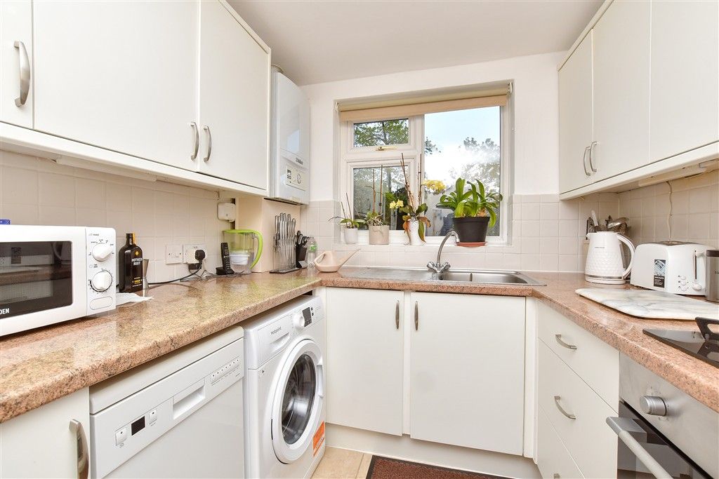 Property photo 3 of 9 Kitchen