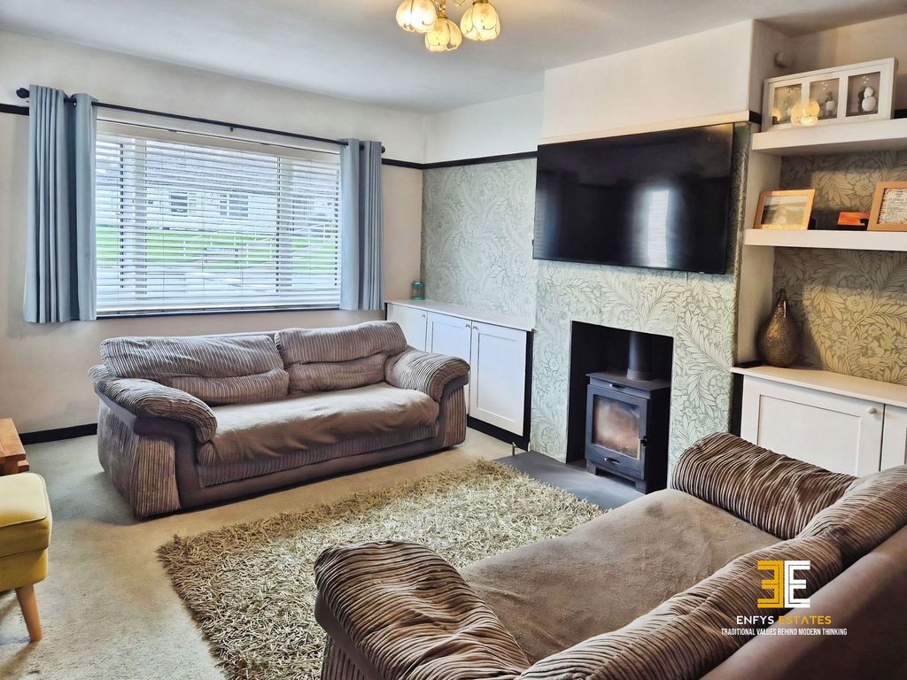 Property photo 3 of 27