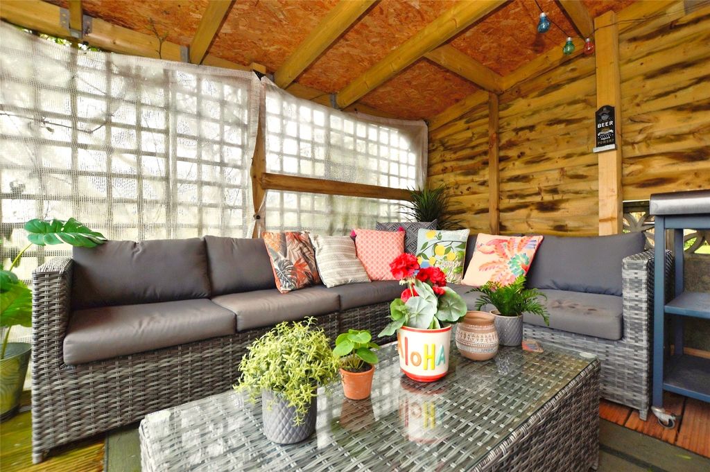 Property photo 3 of 19 Terrace