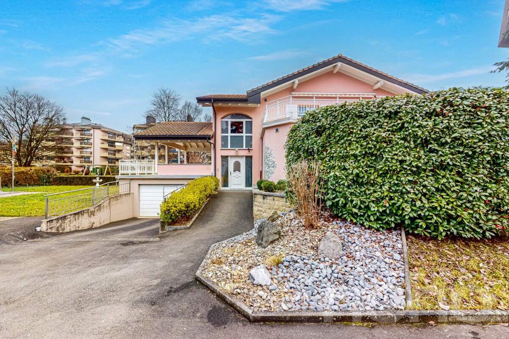 Property photo 2 of 13