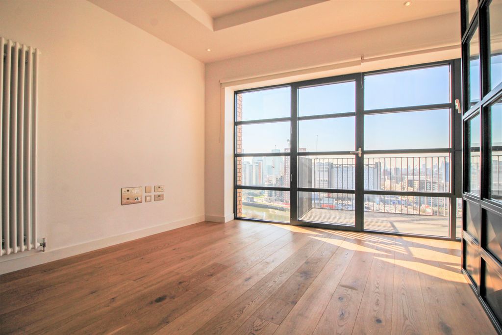 Property photo 2 of 16 Image00007