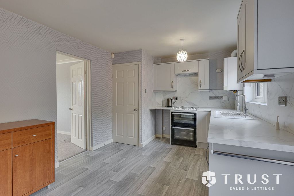 Property photo 3 of 33