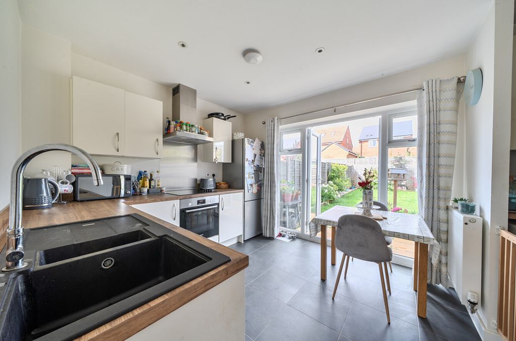 Property photo 3 of 23 3 - 1464141-11-6A180A...