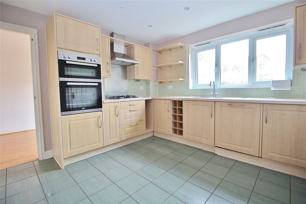 Property photo 3 of 16 Picture No. 12