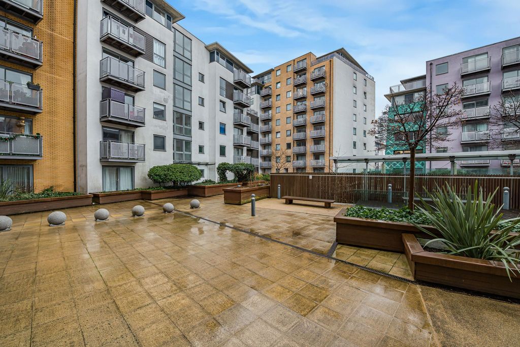 Property photo 2 of 19