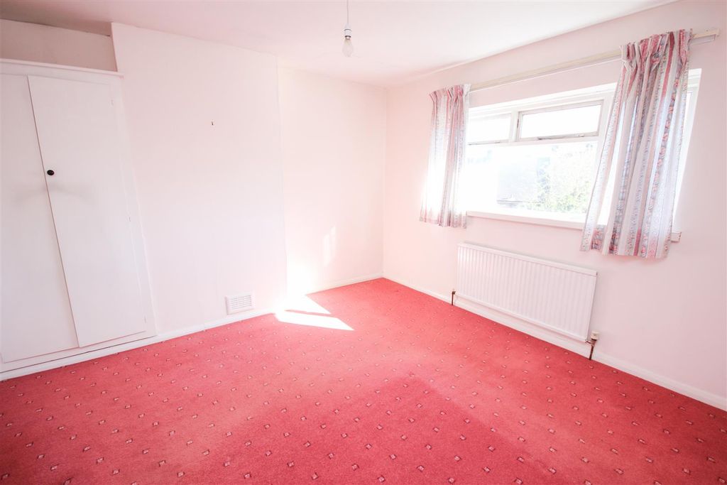 Property photo 3 of 9 Bed 1.Jpg