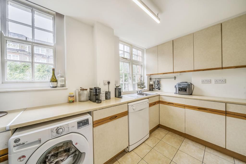 Property photo 3 of 17 Kitchen