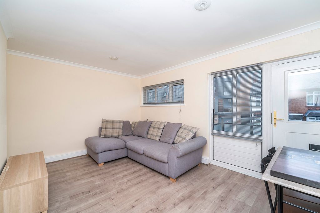 Property photo 2 of 9 Pbox-Img.Jpg