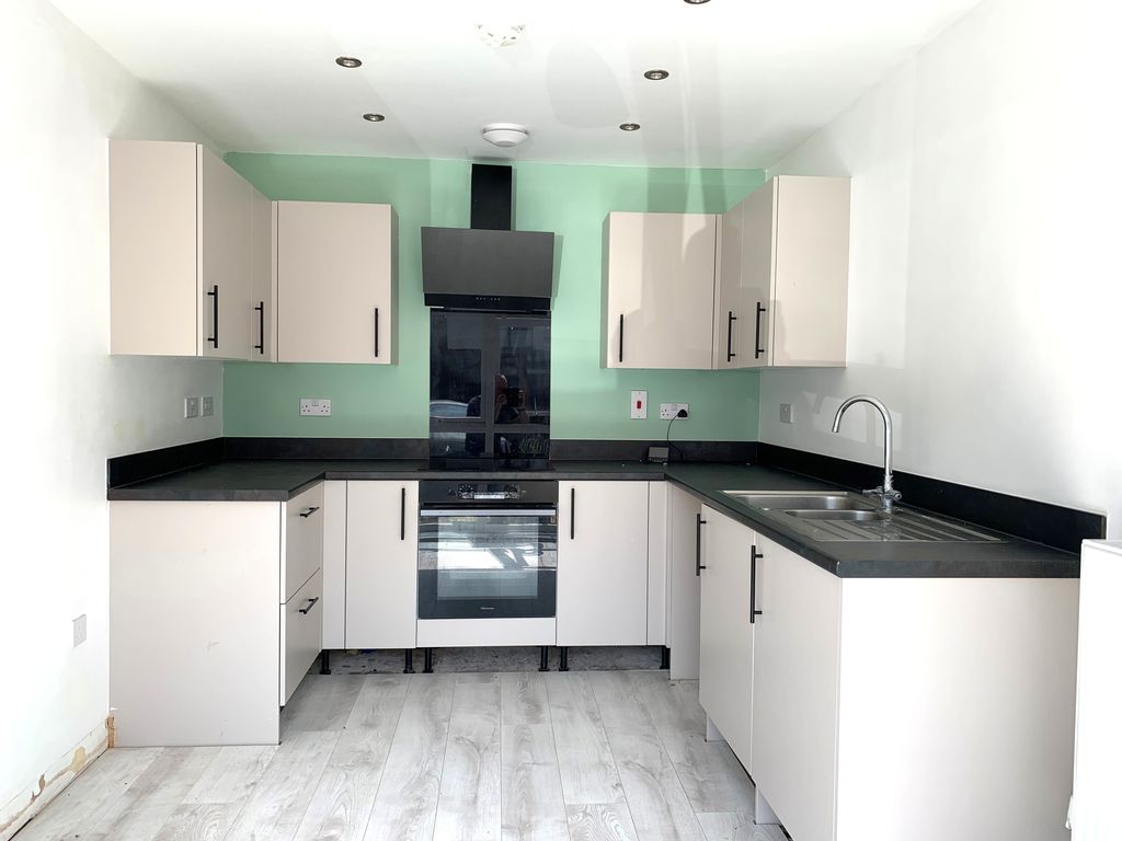 Property photo 2 of 11 F1