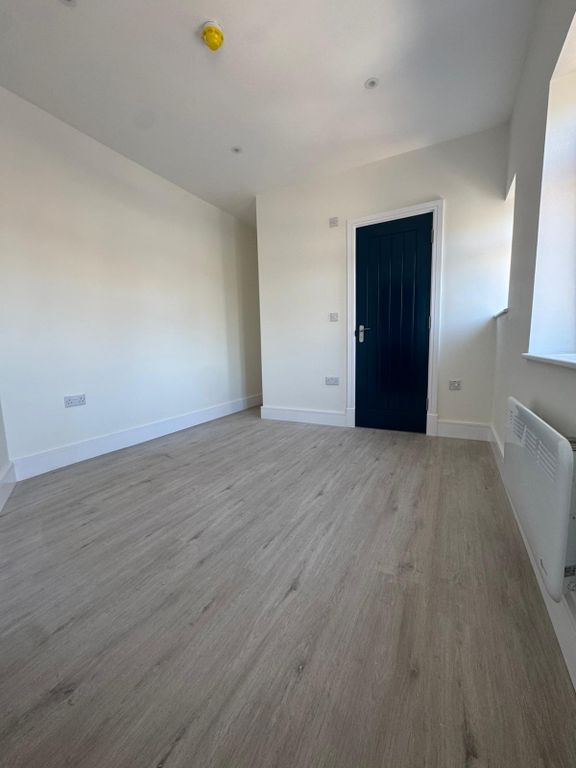 Property photo 1 of 2